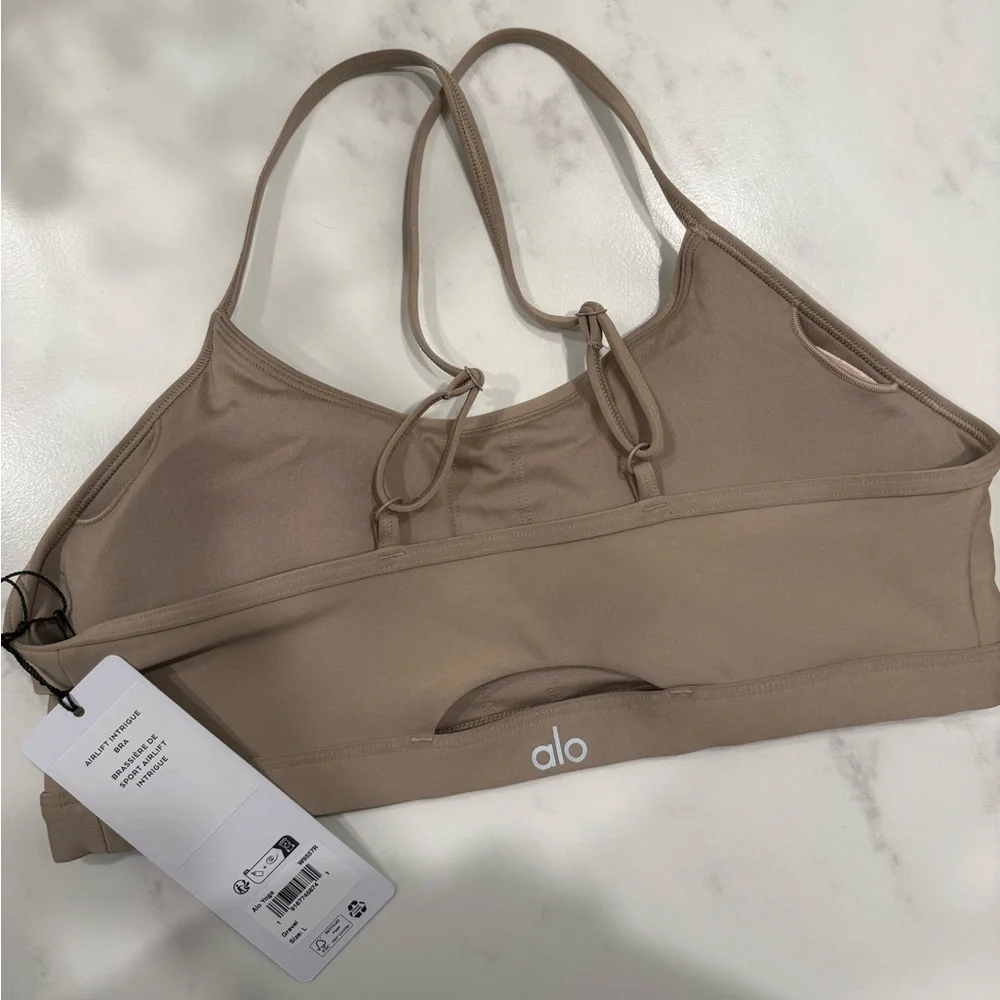 Alo Yoga Airlift Intrigue Bra - Picture 4 of 5